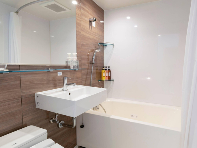 Bathroom 5, Comfort Hotel ERA Kobe Sannomiya, Kobe