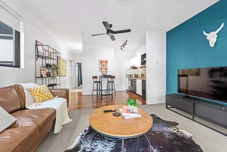Interior 2, Tasteful Teneriffe! ~ 1bed, 1bath, 1car, Balconies, Newstead