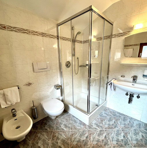 Bathroom 5, Hotel Gasthof Kircher, Bolzano