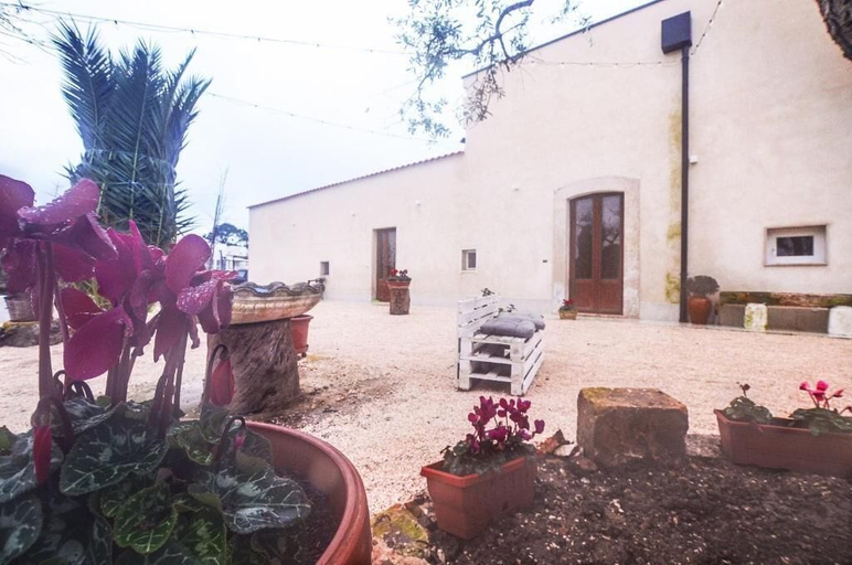 Others 5, Masseria Casino Ciomme, Bari