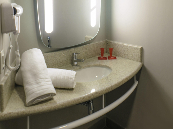 Bathroom 4, ibis Itatiba, Itatiba