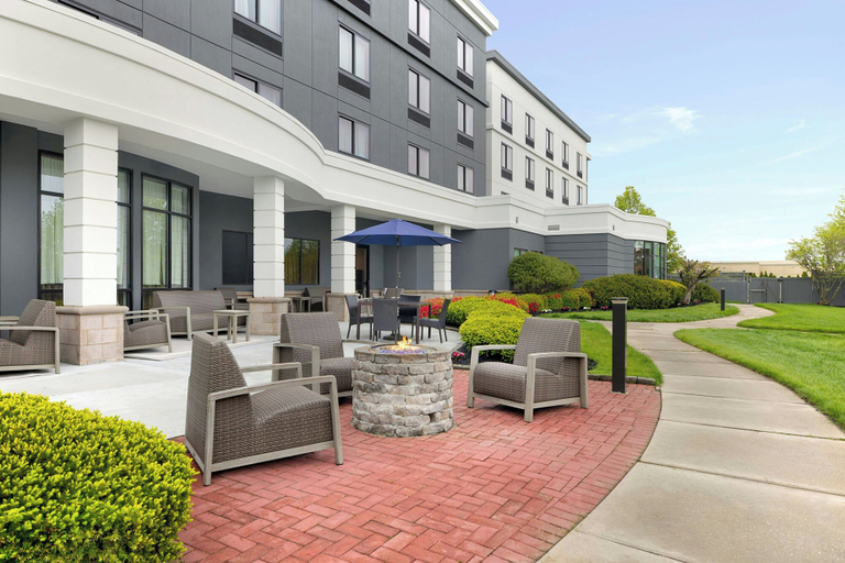 Exterior & Views 2, Courtyard by Marriott Republic Aprt Long Island/Farmingdale, Suffolk