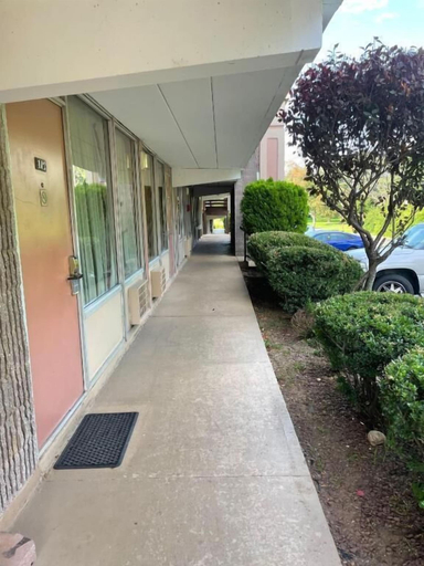 Others 4, TRAVELERS INN, Middlesex