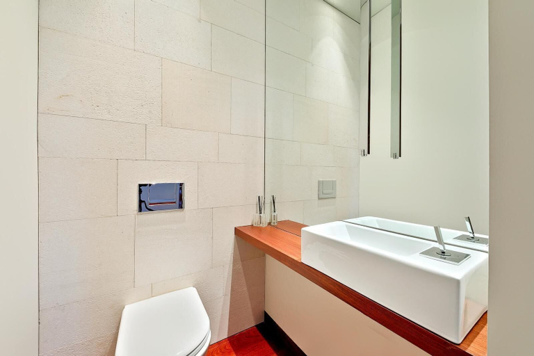 Bathroom 3, Rouge Elite, Los Angeles