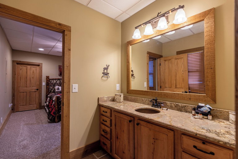 Interior 4, Buckhorn Lodge, Avery