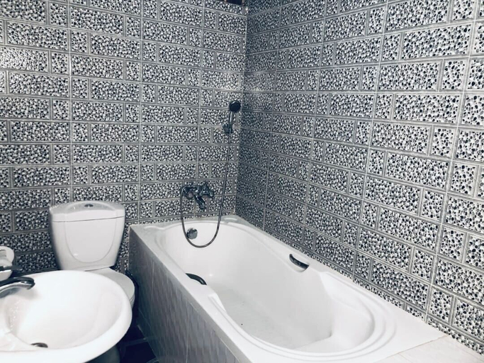 Bathroom 5, Odo So Royal Hotel, Asuogyaman