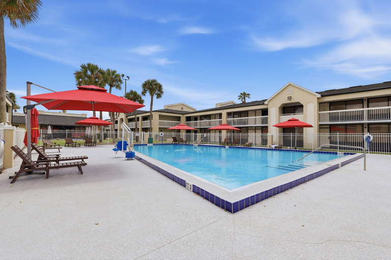 Pool 2, Disney Studio 2 Queens & Shuttle, Osceola