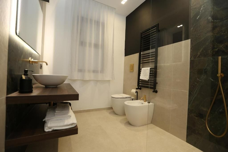 Bathroom 3, B&B IL MORO, Syracuse