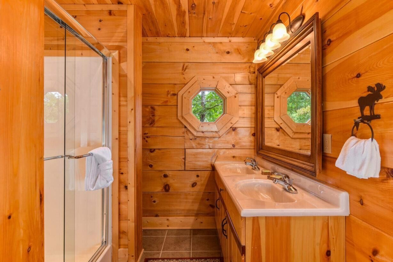 Bathroom 4, One More Night, Sevier