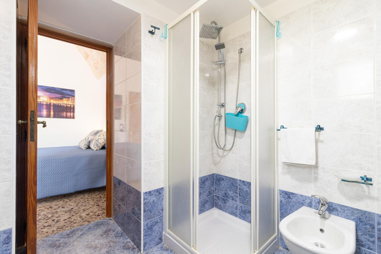 Bathroom 3, Corallo House, Bari