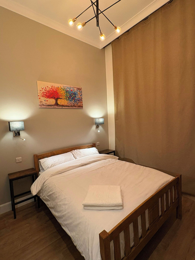 Room 5, Super Nova Hotel, Aberdeen