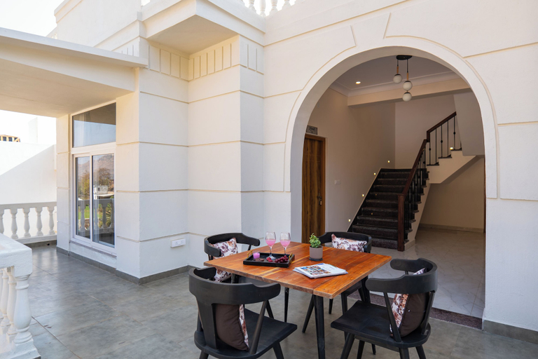 Outdoor dining 4, ELIVAAS Mandovar 4Room with Common Pool, Udaipur