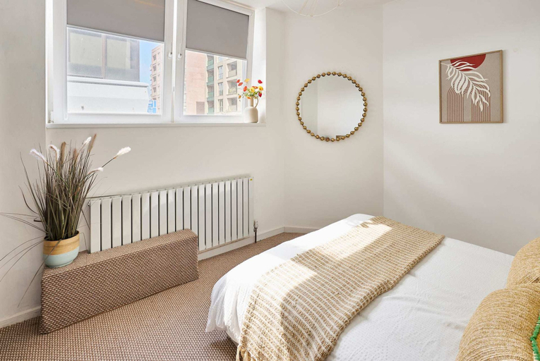 Room 2, Host Stay Ground Floor of The Little Globe, Brighton and Hove