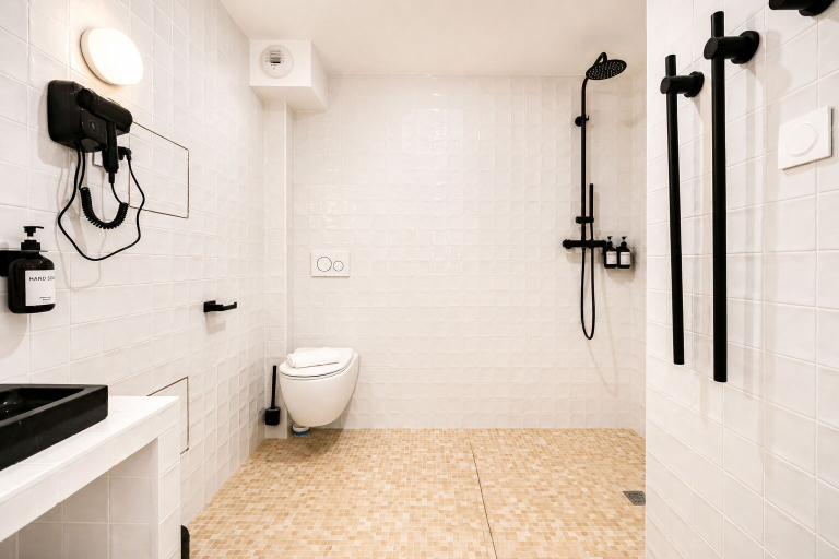 Bathroom 3, JIJI Suites, Seine-et-Marne