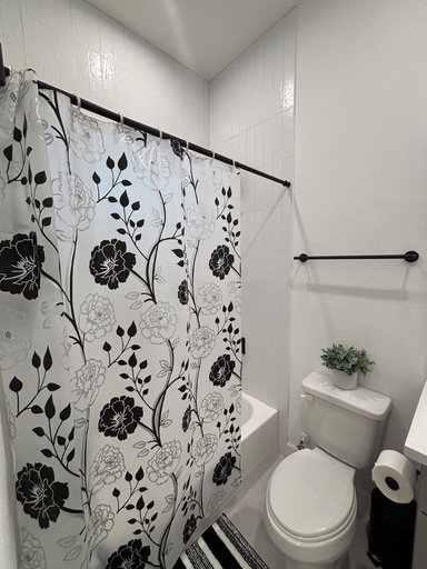 Bathroom 3, Dejs' Modern Retreat, Houston
