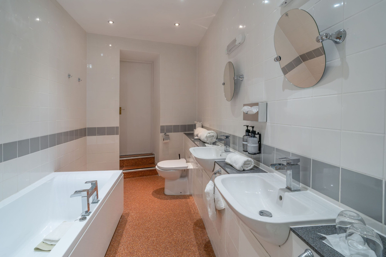Bathroom 4, The Royal Hotel, North Yorkshire