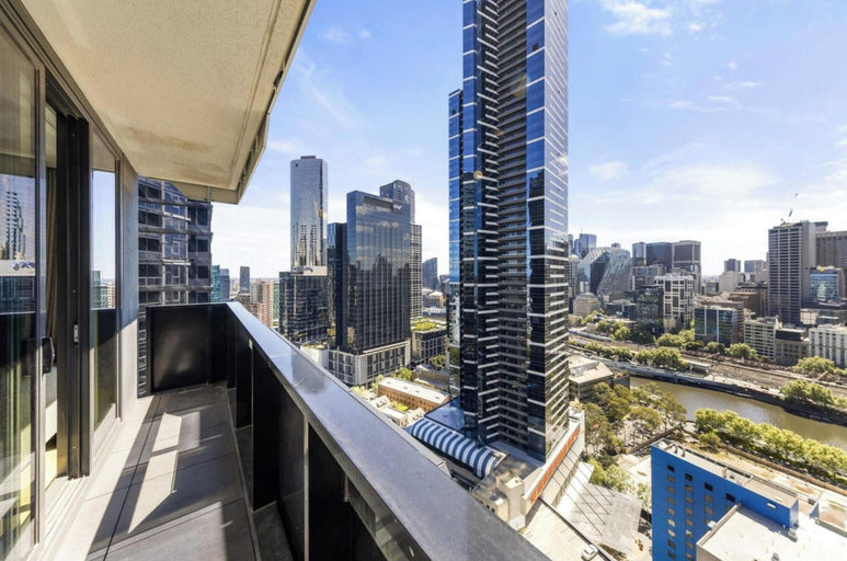 Balcony 5, Elevated 2-bed Stay Steps From Crown, Melbourne