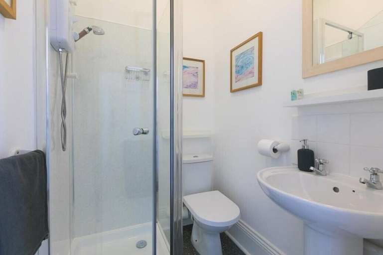 Bathroom, Harbour View Guest House, Cornwall