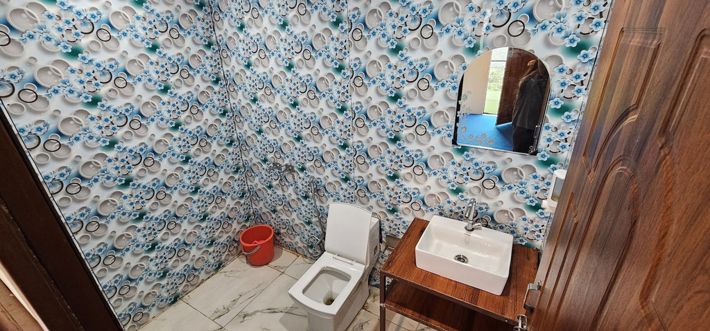 Bathroom, Kanatal Greenhood Resort, Tehri Garhwal