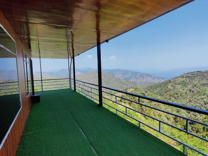 Property grounds 2, Kanatal Greenhood Resort, Tehri Garhwal