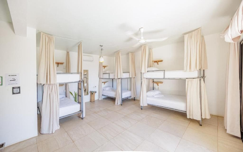 Room 3, Surfnest Hostel, Dist. Pochutla