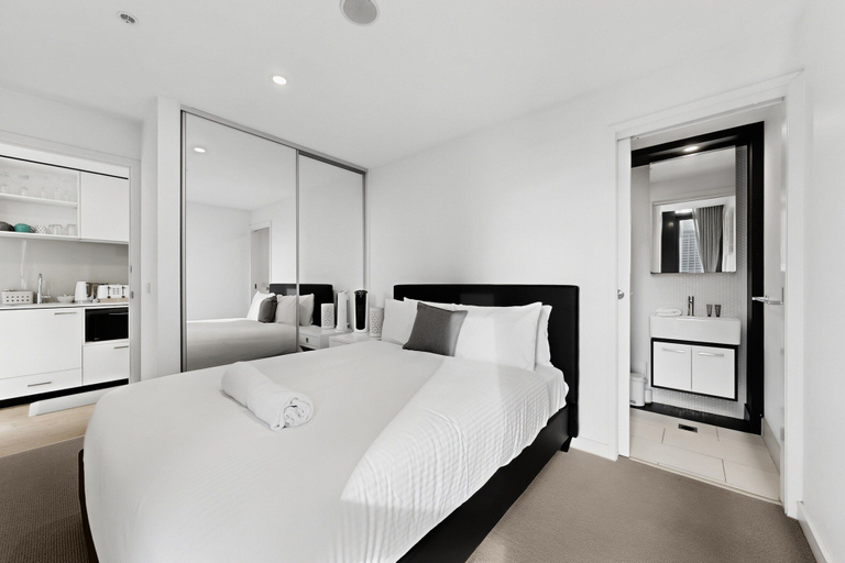 Room 4, Elevated 2-bed Stay Steps From Crown, Melbourne