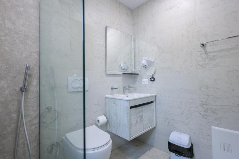 Bathroom 2, Beach Guesthouse, Durrësit