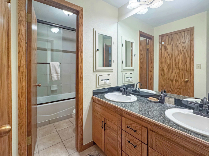 Bathroom 4, The Plaza by Traverse Hospitality, Gunnison