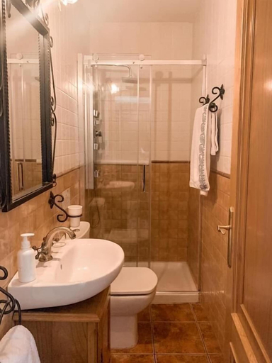 Bathroom 2, Casa as Fontes, Ourense