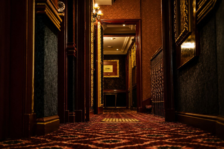 Others 5, Villa Royale, Paris