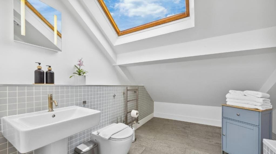 Bathroom 4, Flat -12, London
