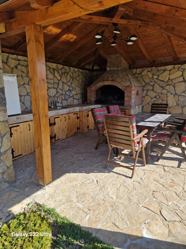Food & Drinks, Apartmani Lux Nina, Irig
