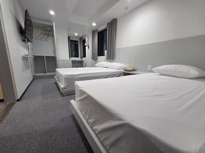 Room 4, Stay Together in Seoul, Jung