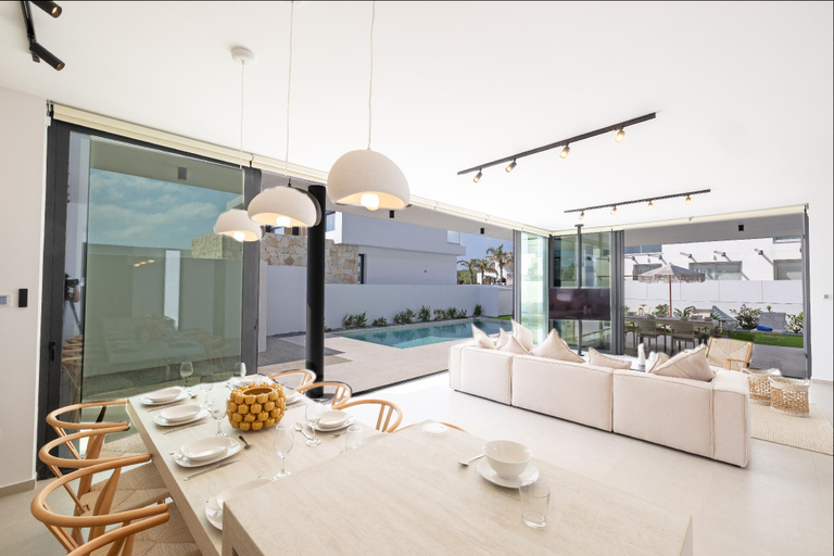 5, New 4 bedroom villa with pool, 100 Meters from the beach
