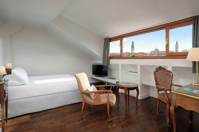 Bedroom 2, Sina Maria Luigia, Parma