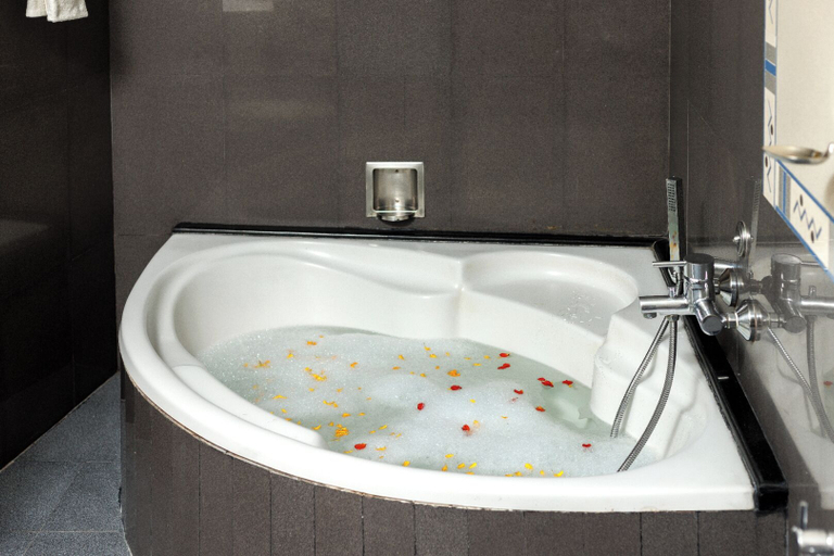 Bathroom 3, Meadows Residency, The Nilgiris