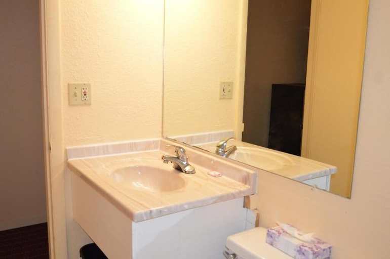 Bathroom 3, TRAVELERS INN, Middlesex