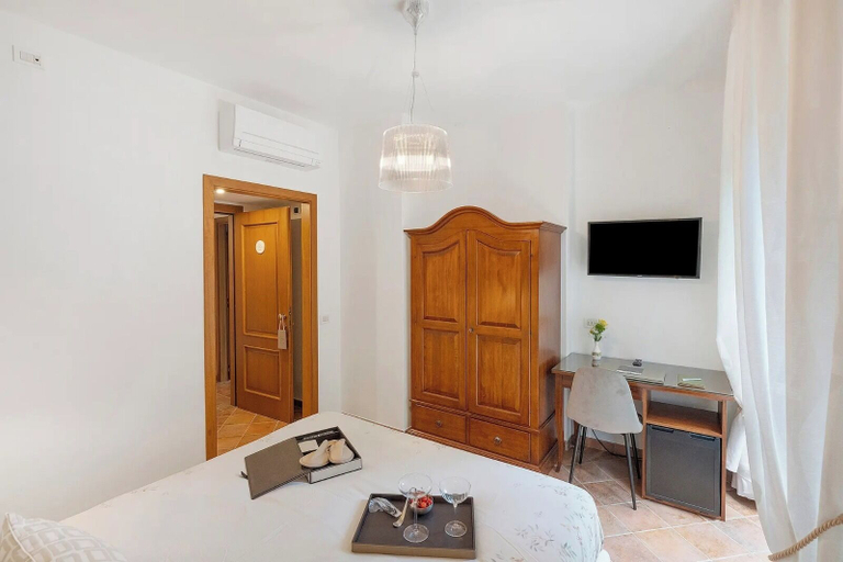 Bedroom 3, Villevieille, Napoli