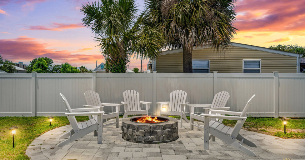 Interior 4, Raven's Nest - Mins to Beach Heated Pool & Pet Friendly, Bay