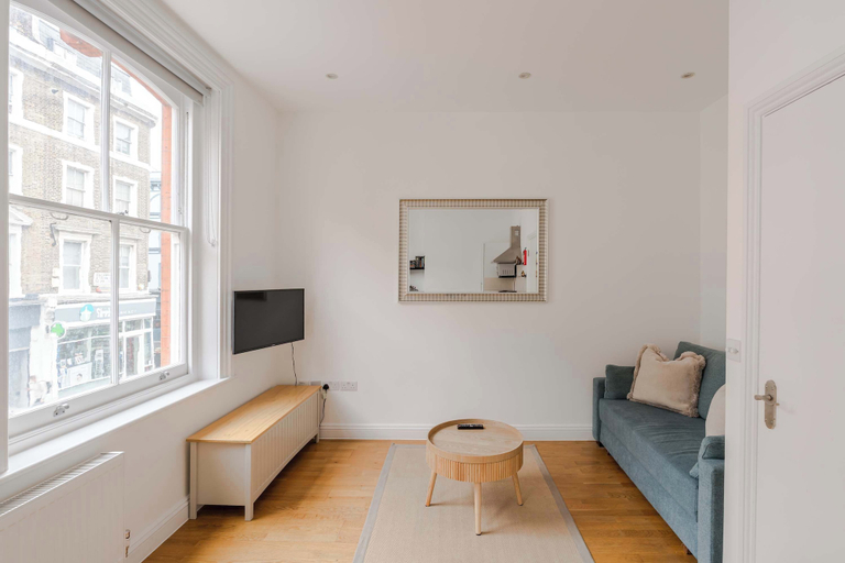 Living area 4, Dionysus' Den - Fitzrovia - by Frankie Says, London