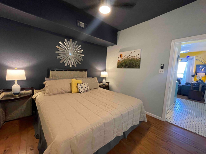 Room 2, Charming Condos in Galveston, Galveston