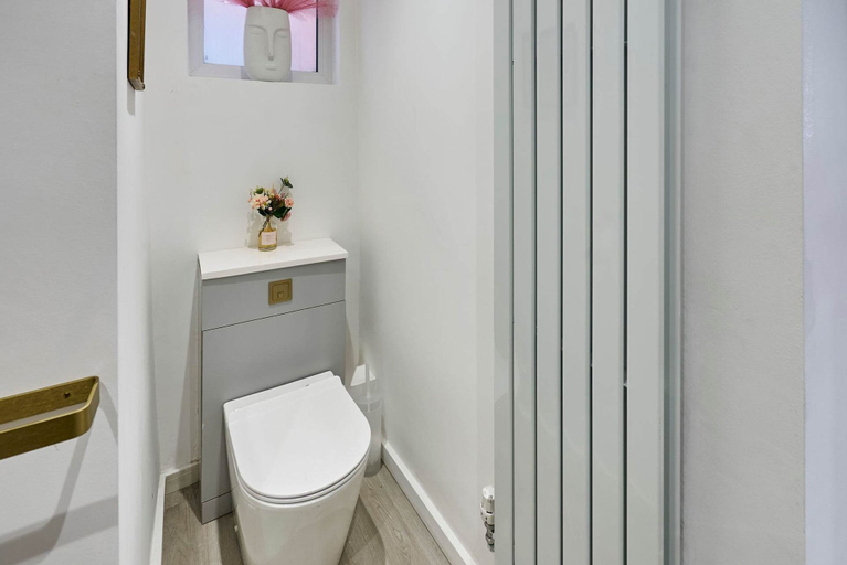 Room 3, Host Stay Ground Floor of The Little Globe, Brighton and Hove