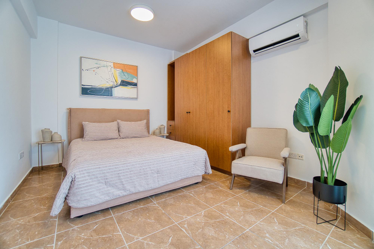 Bedroom 3, Queen Gardens R313