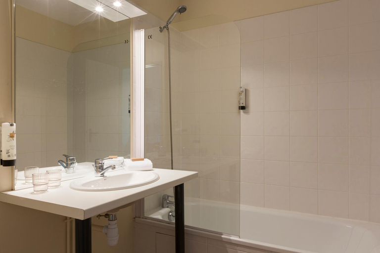 Bathroom 3, Sowell Hotels Domaine Du Golf D'albret, Lot-et-Garonne