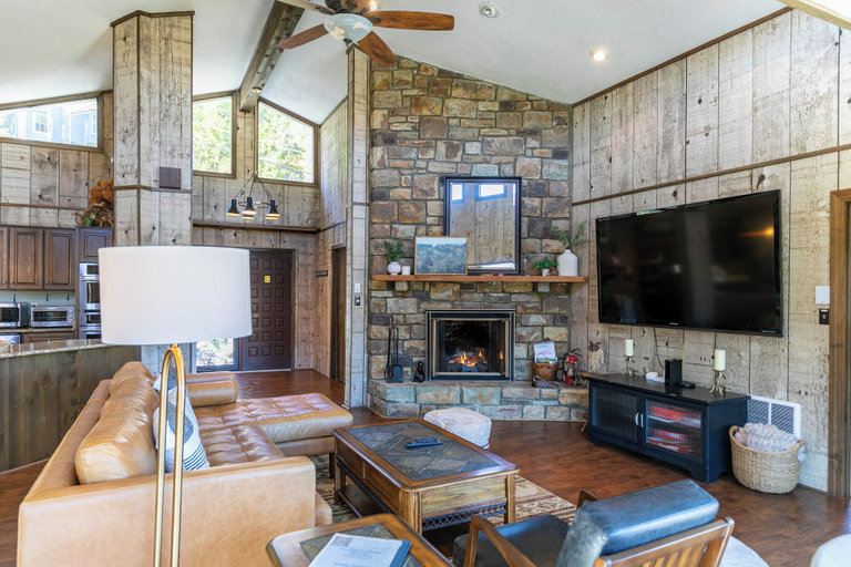 Interior 5, Hawk Haven, Avery