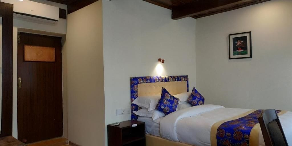 Room 2, Heranya laku, Bagmati