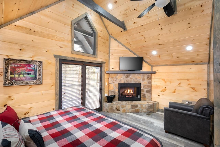 Bedroom 1, Solitude Studio, Sevier