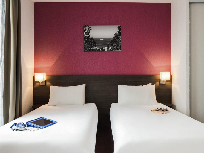 Bedroom 2, Aparthotel Adagio Access Marseille Saint-Charles, Bouches-du-Rhône