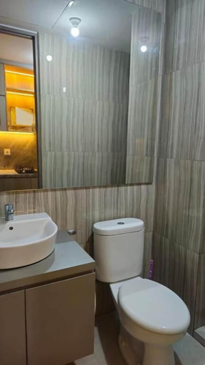 Bathroom 2, Apartmen Pakuwon by Fiola Homes, Bekasi