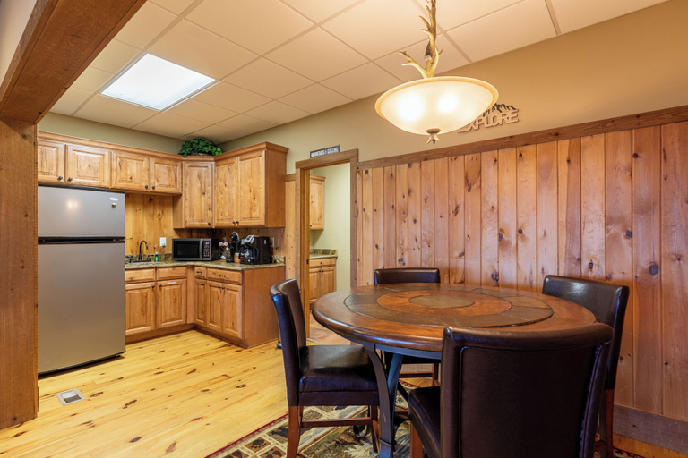 Interior 5, Buckhorn Lodge, Avery